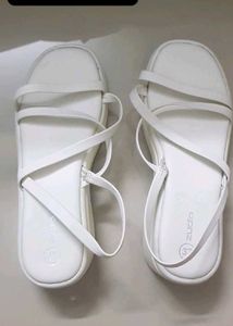 zudio white wedges