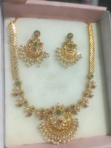 Matte Finish Neckset