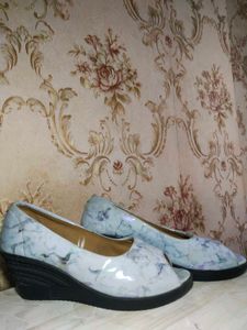 Peep-Toe Wedge Heels And Complementry SurpriseGift