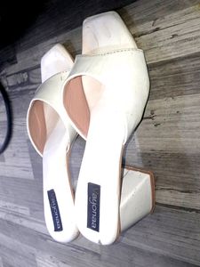 New Stylish White Heel Sandal For Girls And Women.