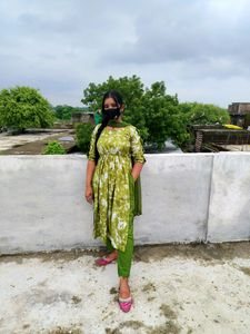 Naira Cut Kurti And Pocket Pant