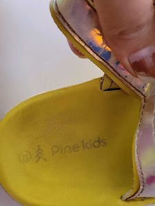 Cute girl&#39;s Sandals