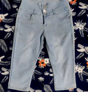 3/4th Ice blue color jeans