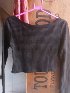 Black Long Sleeve Crop Top