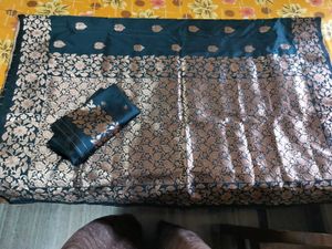 Elegant Green Banarasi Saree( unstitched blouse)