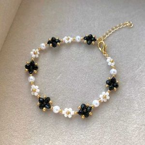 Korean Daisy Bracelet