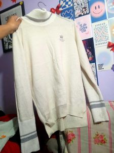 Soft &amp; Cozy White 🐻‍❄️ Sweater !!