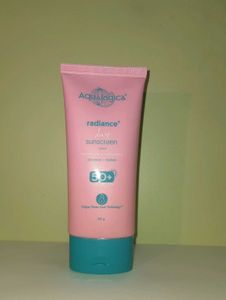 Aqualogica Radiance Dewy Sunscreen