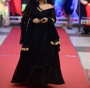 Black Lahnga Only One Time Use In Modeling Show