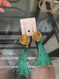 pair of 2 earrings