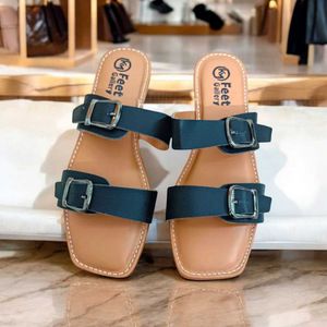 Women&#39;s Feet Gallery Black Sandals