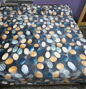 Patterned woolen Bedsheet Set