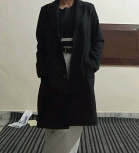 Korean style black long coat for women.