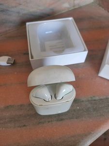 I7 TWS Earbuds With Box Charger