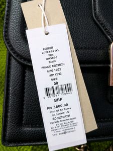 🆕 Forever New Black Sling Bag