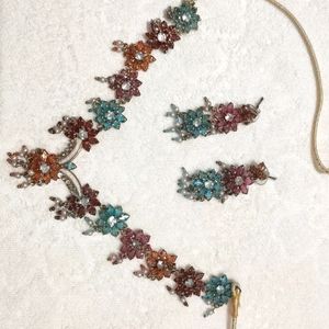 Multicoloured Neckpiece With Earrings