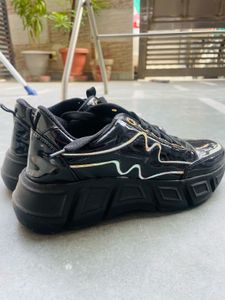 Lightly Worn Casual Sneakers – Like New!