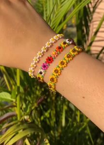 Daisy Beaded Bracelet