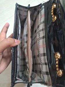 Chic Black Quilted Shoulder Bag 💚