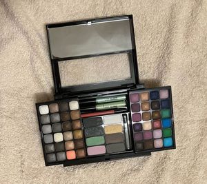 NYX SoHo Glam Makeup Kit