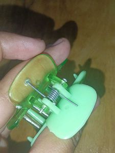 Green Hair Claw Clip