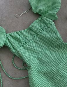 ZARA - Gingham Green Plaid Puff Sleeves Dress 💚🌴
