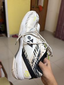 Yonex SHB 65 Power Cushion, White Tiger ✨