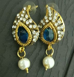 Stone Studded Artificial Jewellery Set.