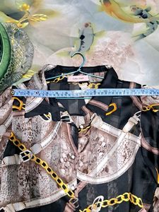 Chic Chain Print Blouse