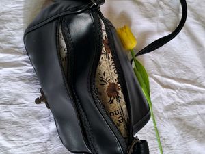 Chic Black Crossbody Bag