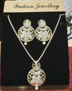Elegant Gold-Tone Jewelry Set