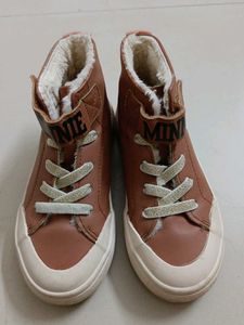 Girls Minnie Mouse Shoe.