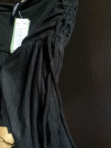 H&amp;M Black Ruffled Skirt