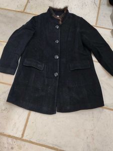 Elegant Black Coat with Fur Collar