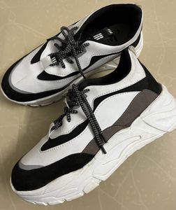 Ladies Shoe