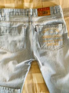 Light Wash Wide Leg Denim Jeans – Size 30