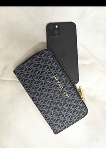 🔥 Your First Branded Clutch❤️