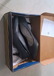 New Black Heels ( Eur 40)
