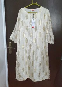 W  Elegant White & Gold Kurti