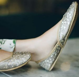 Silver Embellished Juttis