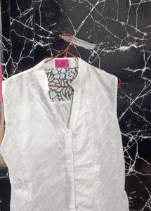 White Sleeveless shirt🪞✨