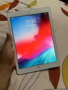 Apple iPad Air In Pristine Condition(Fix Price)
