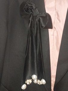 Elegant Black Blazer with Embellishment