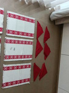 Set of 6 table mat in six napkins