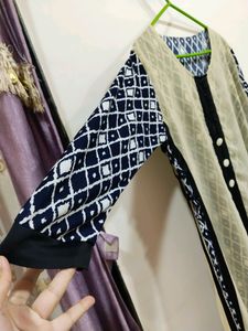 Stretchable Kurti Bule And White 🤍