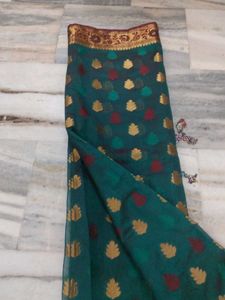Green &amp; Gold Floral Leaf Saree