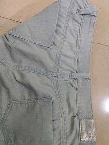 Light Wash Denim Capri Jeans