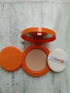 The Derma Co Sunscreen Compact