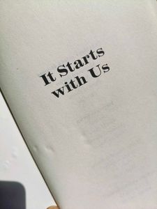 It Starts With Us - Colleen Hoover