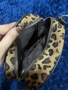 Leopard Sling Bag 🤎